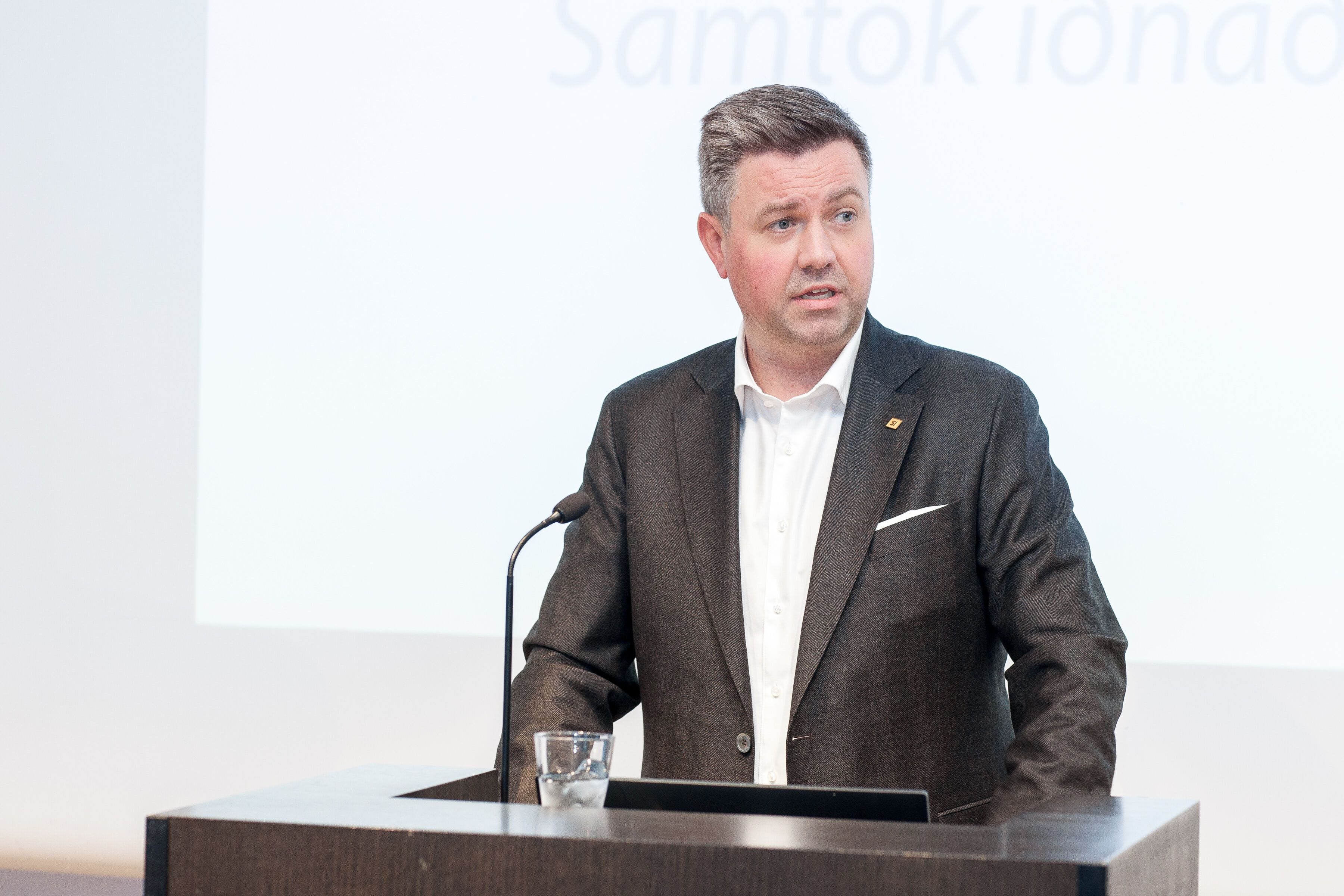 Fjárfesting í húsnæði og innviðum rennir stoðum undir hagvöxt