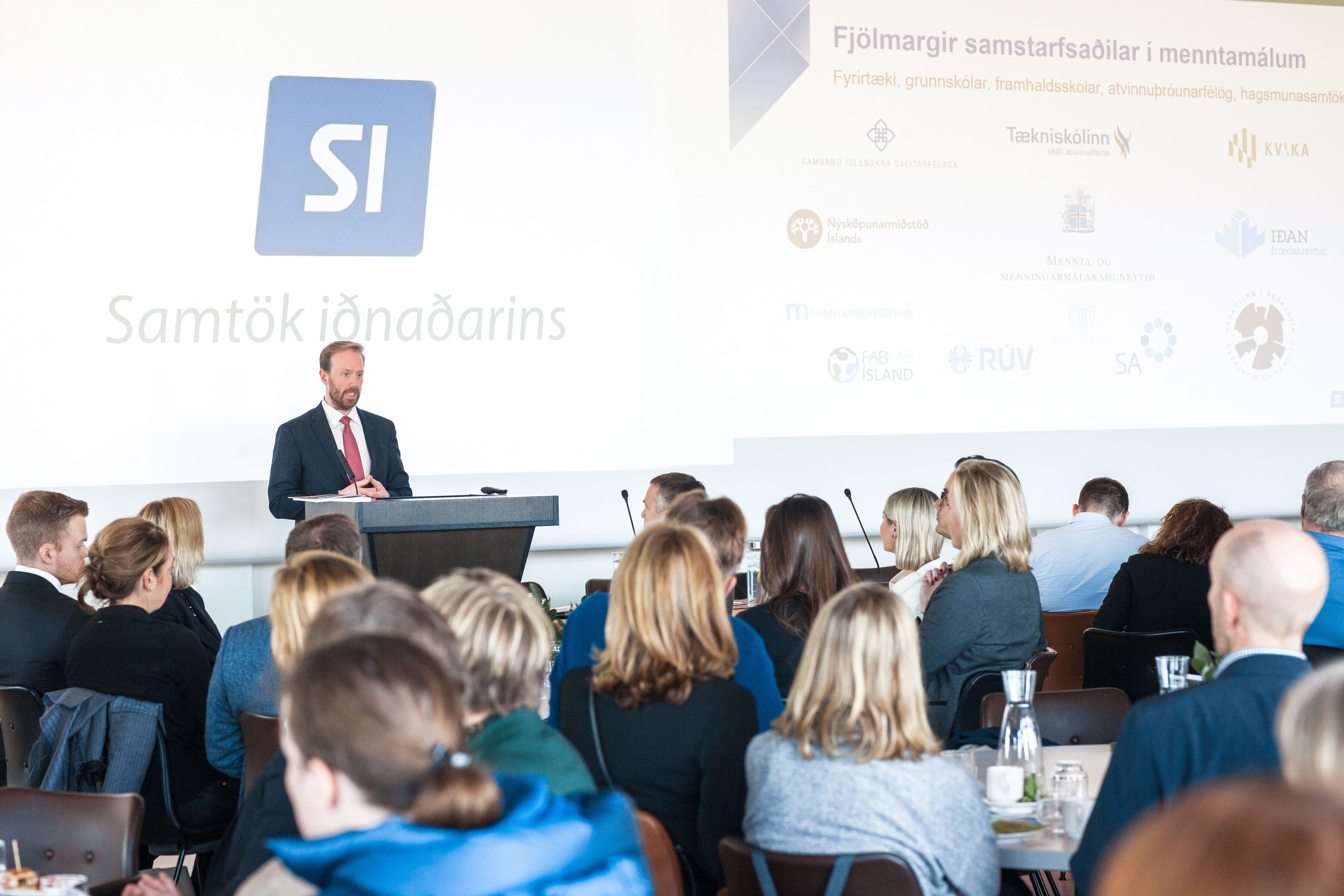 Fjölmennt á fundi um nýja menntastefnu SI