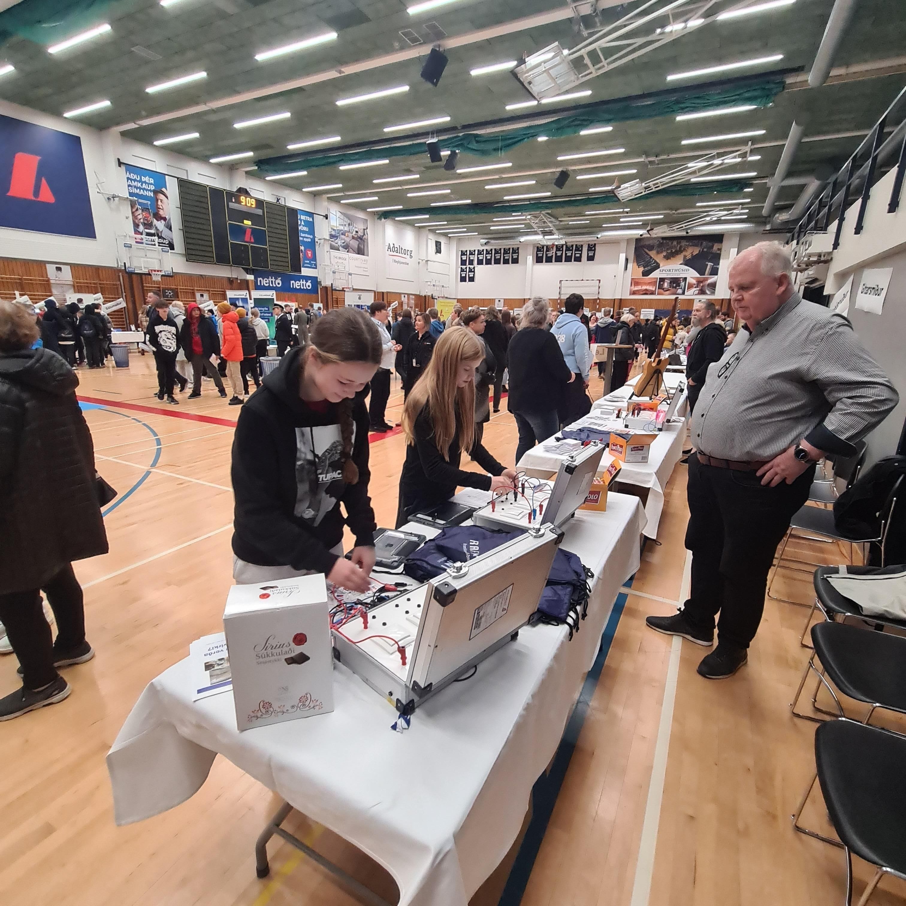 Grunnskólanemendur fá kynningu á rafiðnaðarstörfum