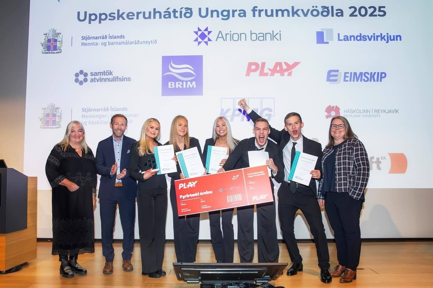 Nemendafyrirtækið Urri sigraði með vistvænu hundaleikfangi
