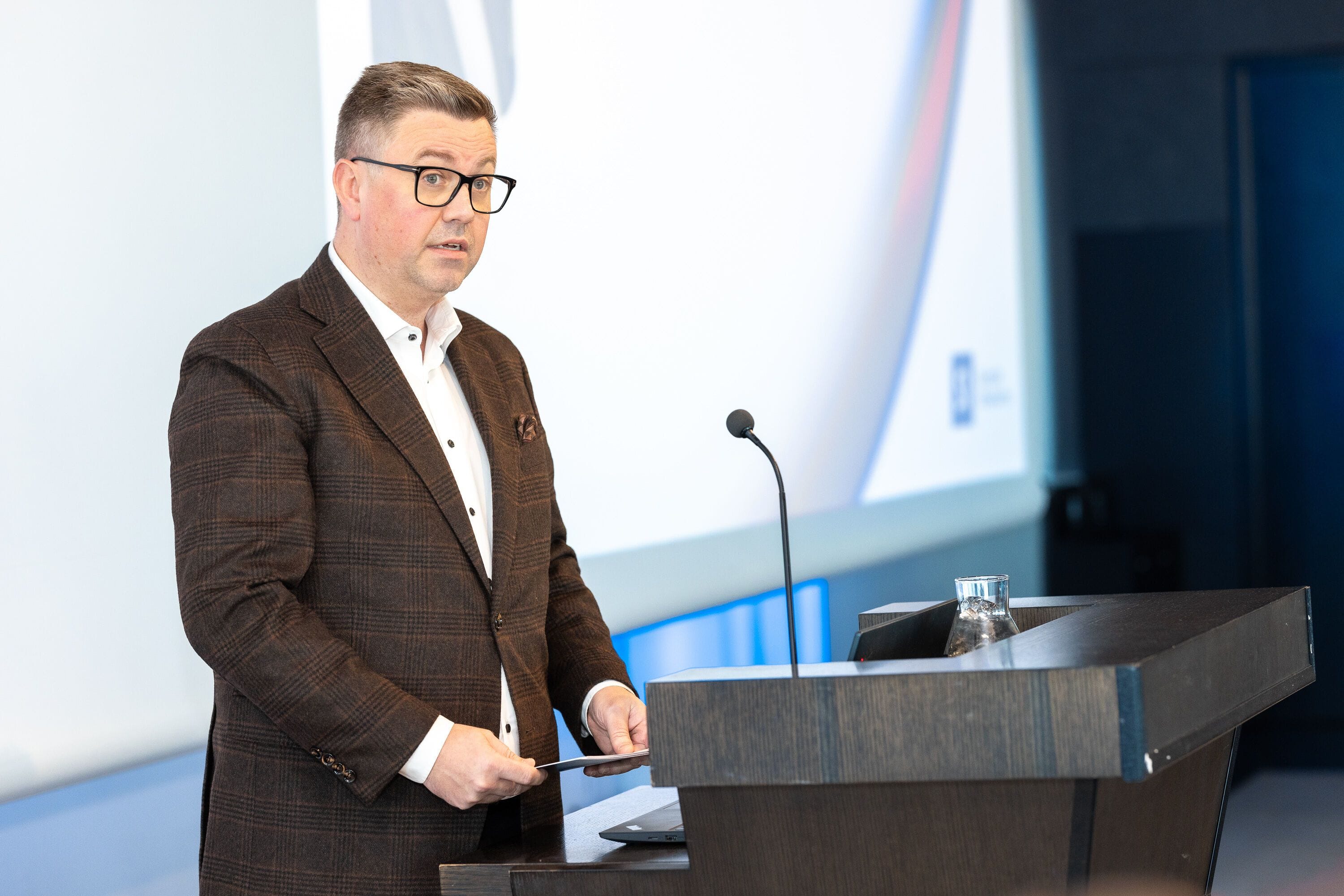 Öflugir innviðir hryggjarstykkið í nútíma þjóðfélagi