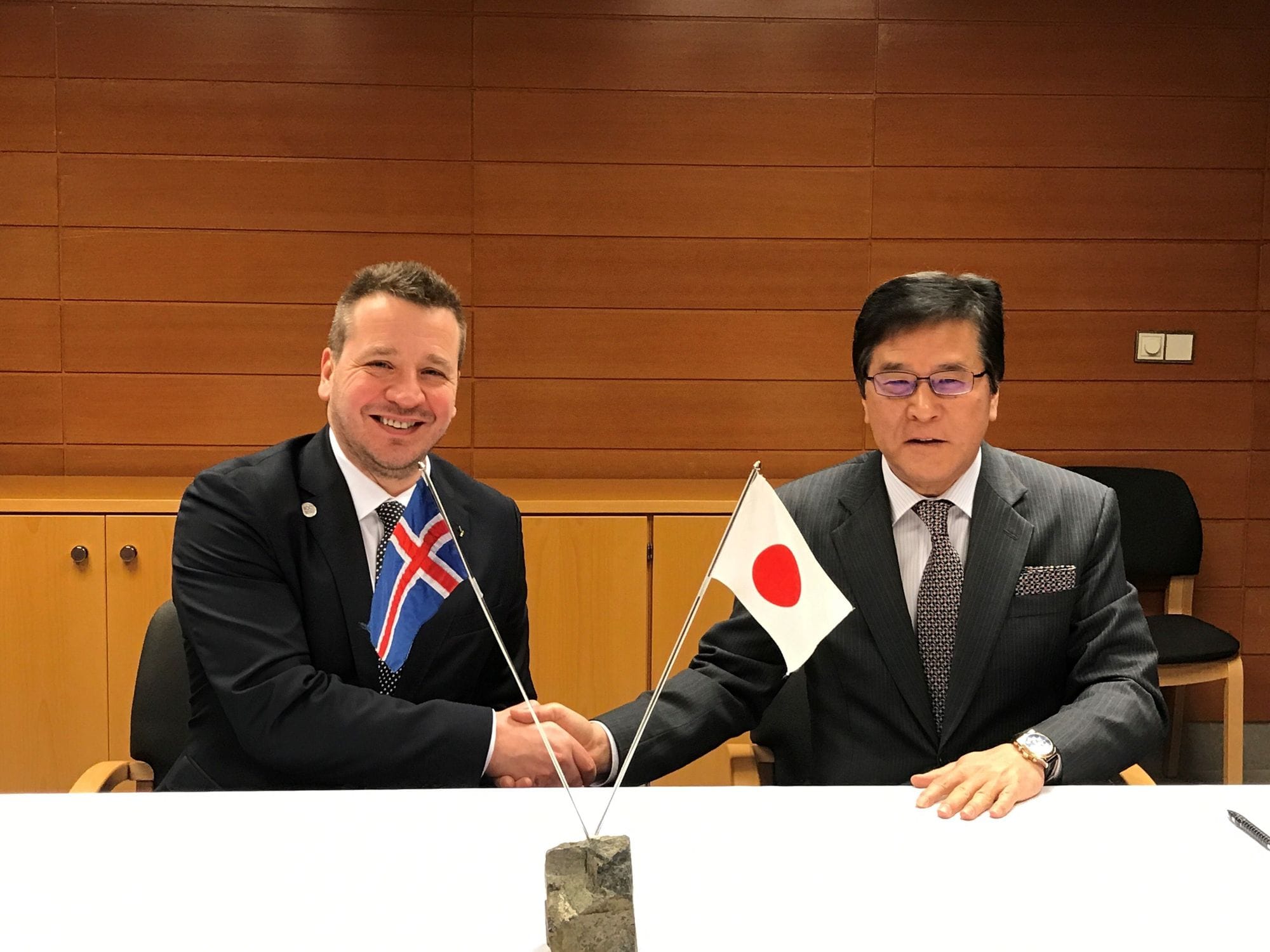 SI fagna undirritun tvísköttunarsamnings við Japan